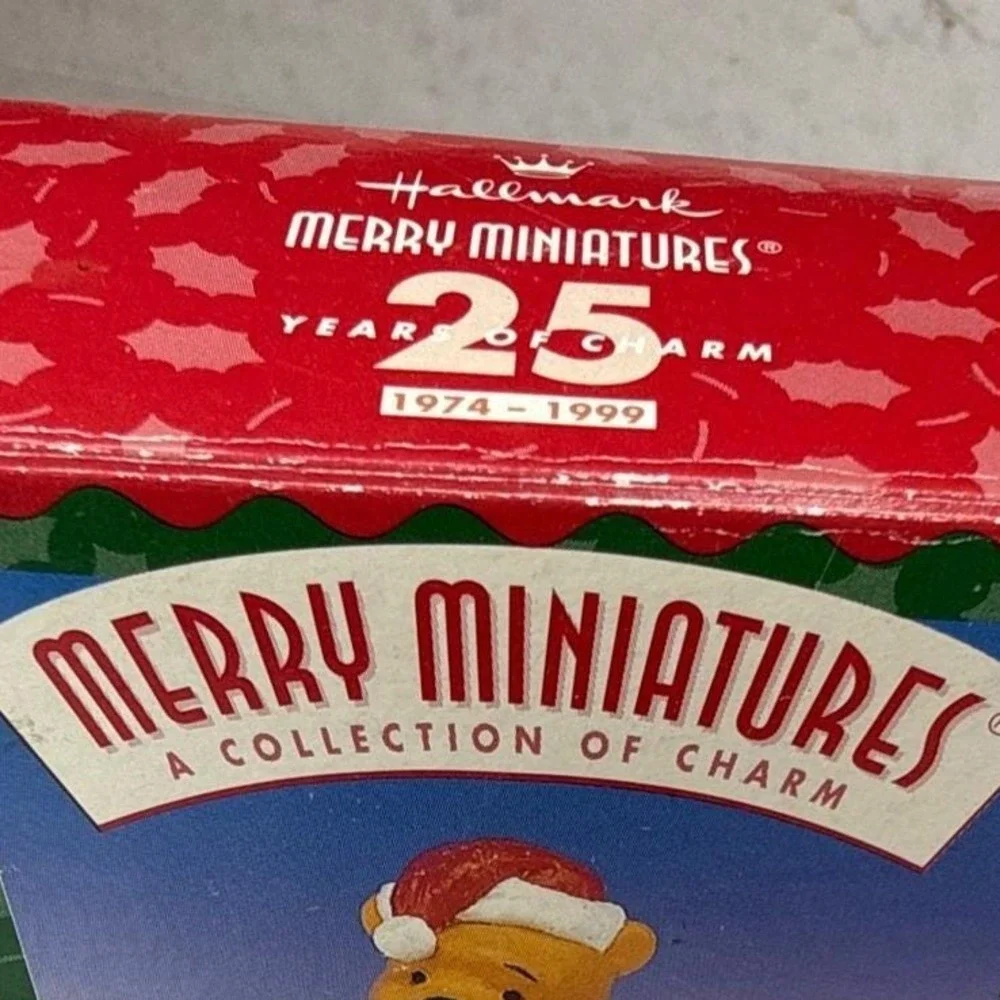 Hallmark Merry Miniatures Pooh Piglet Christmas at Poohs House Figurines‎ Set